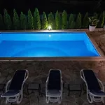 Azzurro With Swimming Pool & Jacuzzi