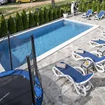 Azzurro With Swimming Pool & Jacuzzi טרביניה