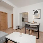 Azzurro With Swimming Pool & Jacuzzi דירה טרביניה
