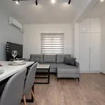 Azzurro With Swimming Pool & Jacuzzi דירה טרביניה