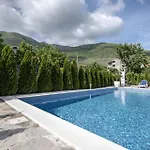 Apartament Azzurro With Swimming Pool & Jacuzzi Trebinje