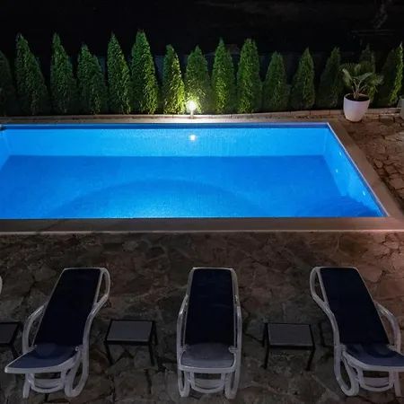 Azzurro With Swimming Pool & Jacuzzi
