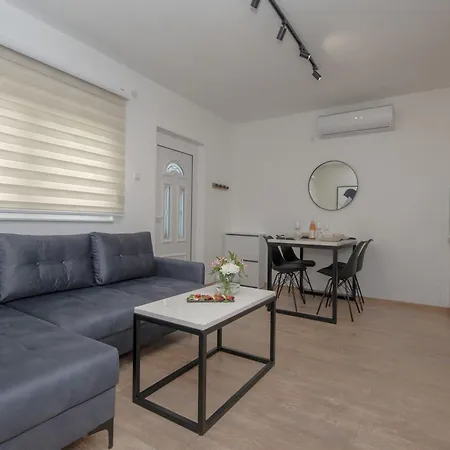 Apartment Azzurro With Swimming Pool & Jacuzzi Trebinje