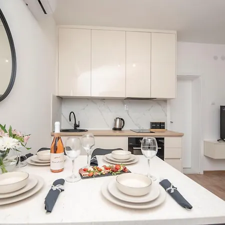 Apartment Azzurro With Swimming Pool & Jacuzzi