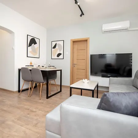 Azzurro With Swimming Pool & Jacuzzi