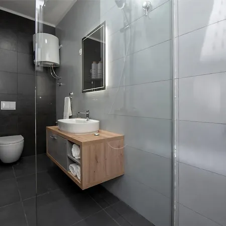 Azzurro With Swimming Pool Apartman *