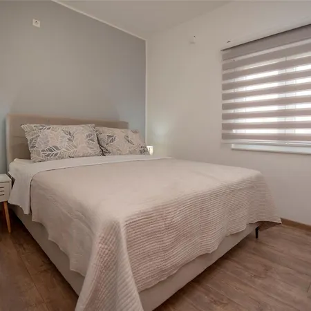Azzurro With Swimming Pool & Jacuzzi