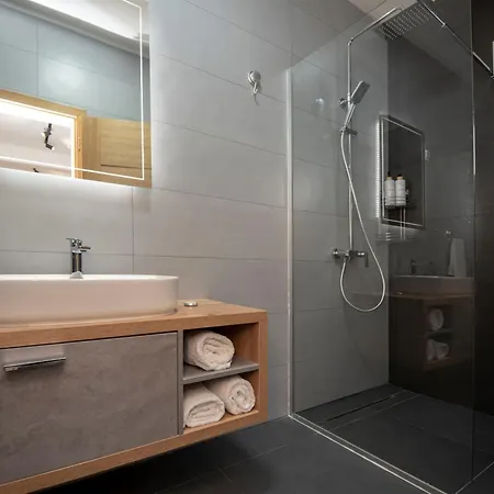 Apartment Azzurro With Swimming Pool & Jacuzzi Trebinje